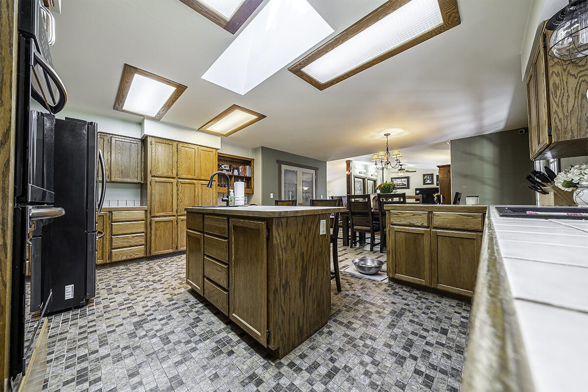 332 Rene Drive Shady Cove, OR 97539 - Photo 20 of 53 DSC02072-HDR-Edit