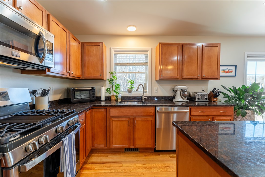 284 Old Forge Road Warwick, RI 02818 - Photo 16 of 36