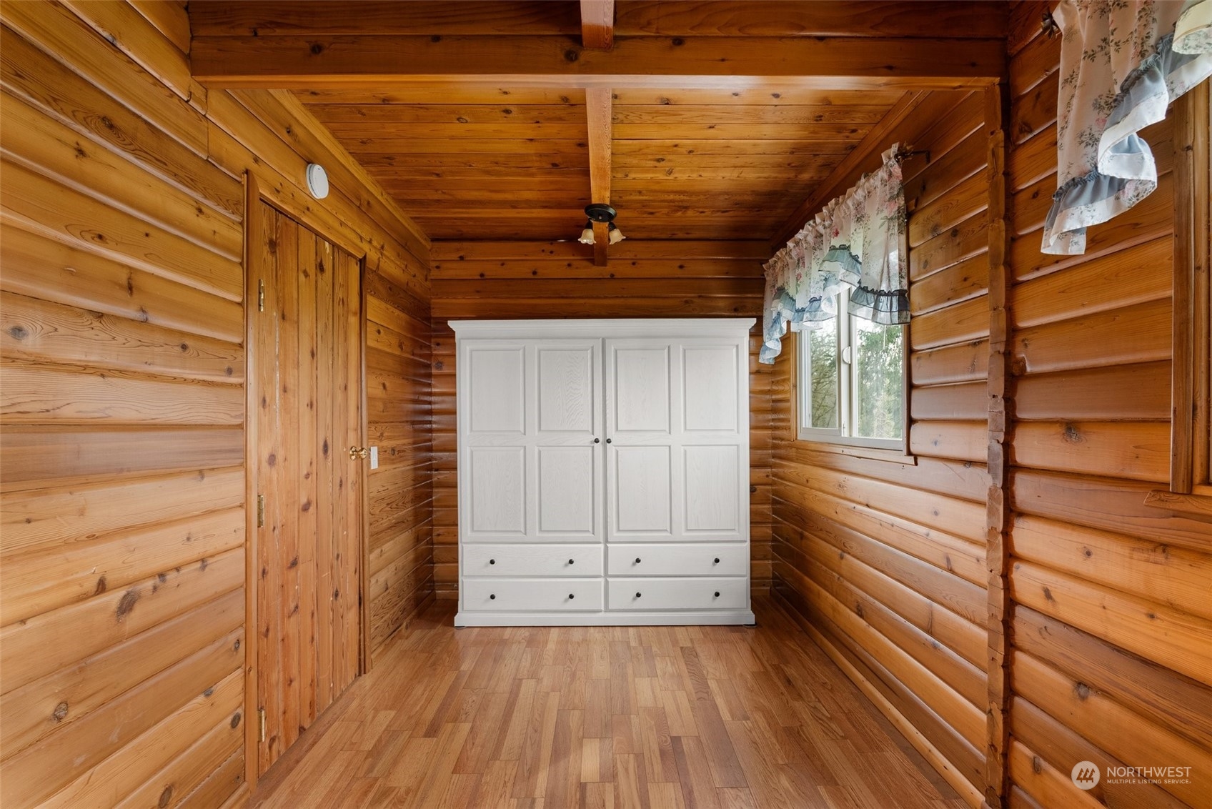 658 Spencer Road Toledo, WA 98591 - Photo 12 of 33 a view of empty room with wooden floor