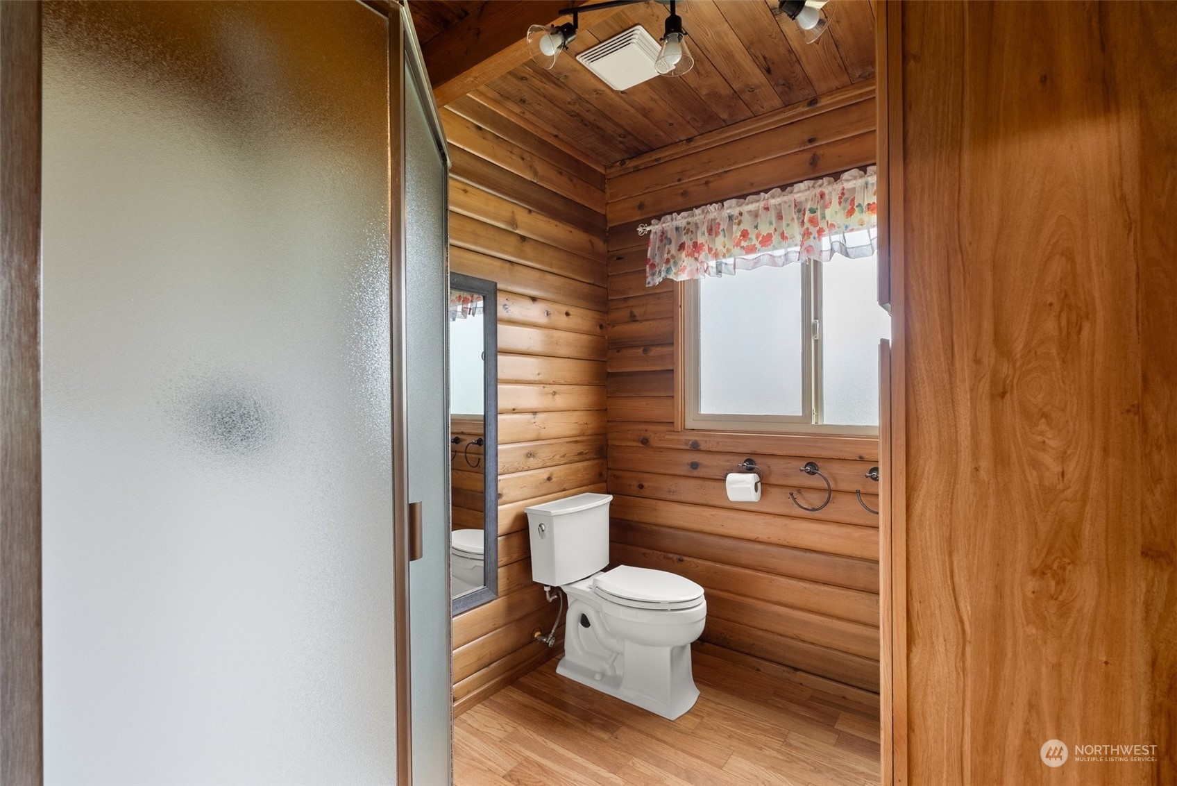 658 Spencer Road Toledo, WA 98591 - Photo 14 of 33 a bathroom with a toilet a sink and shower