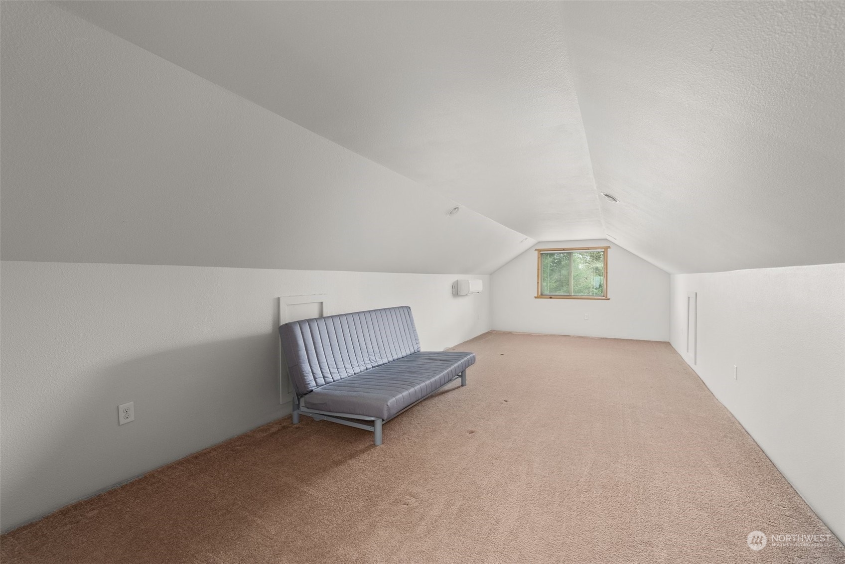658 Spencer Road Toledo, WA 98591 - Photo 20 of 33 a living room with furniture and a window