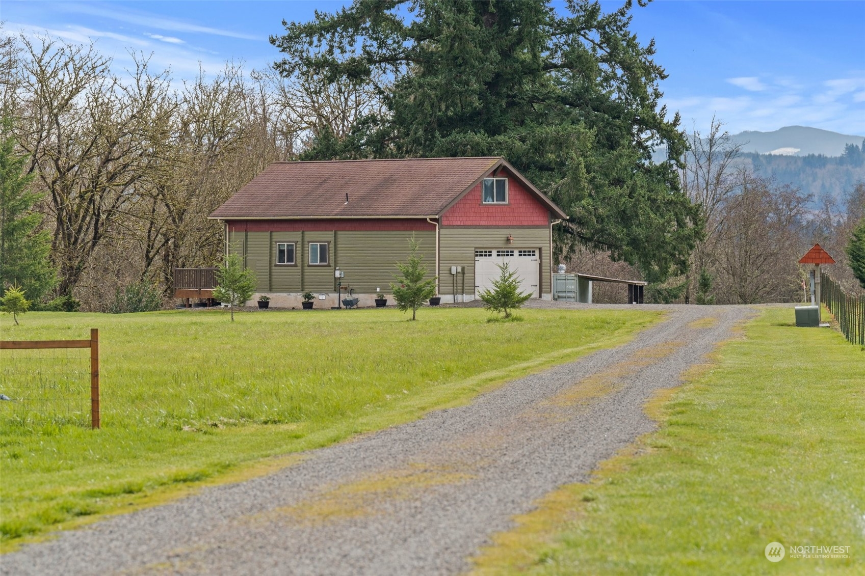 658 Spencer Road Toledo, WA 98591 - Photo 3 of 33 a front view of a house with garden