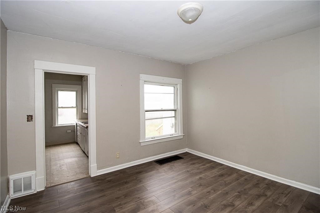 3006 Riverside Avenue Cleveland, OH 44109 - Photo 12 of 22 Gallery Image 12