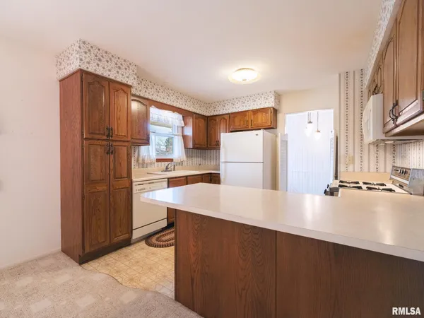 $230,000 | 1903 St Clair Drive, Pekin, IL 61554