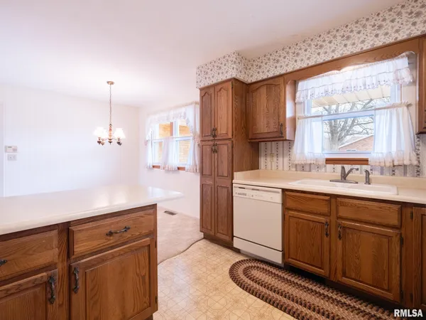 $230,000 | 1903 St Clair Drive, Pekin, IL 61554