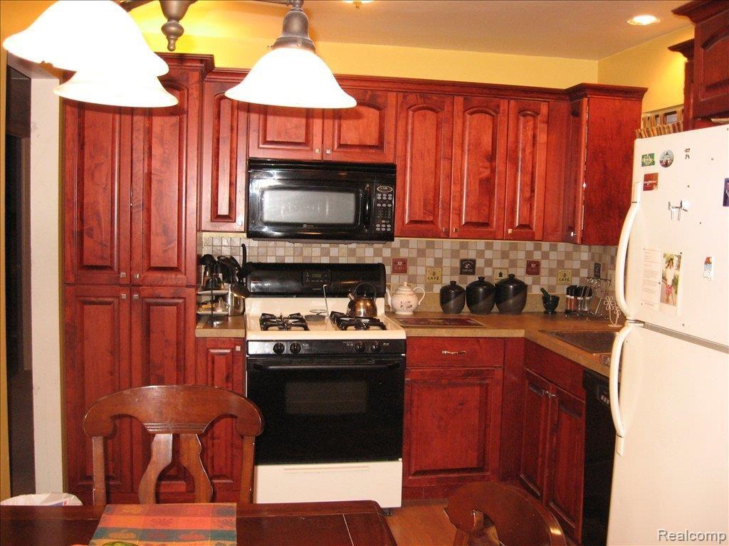 8530 Busch Street Center Line, MI 48015 - Photo 4 of 9 Busch014