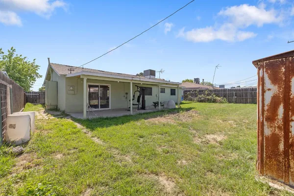 $315,000 | 10840 Beverly Drive, Hanford, CA 93230