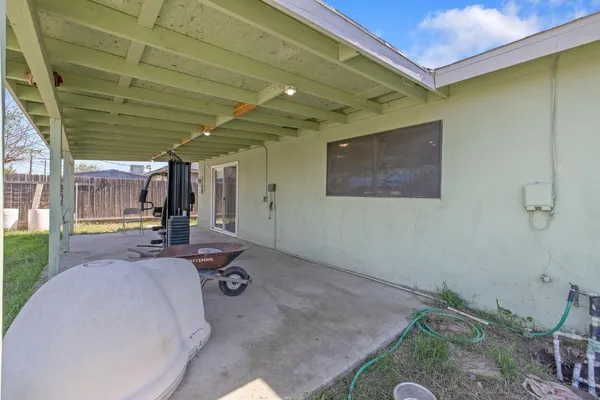 $315,000 | 10840 Beverly Drive, Hanford, CA 93230
