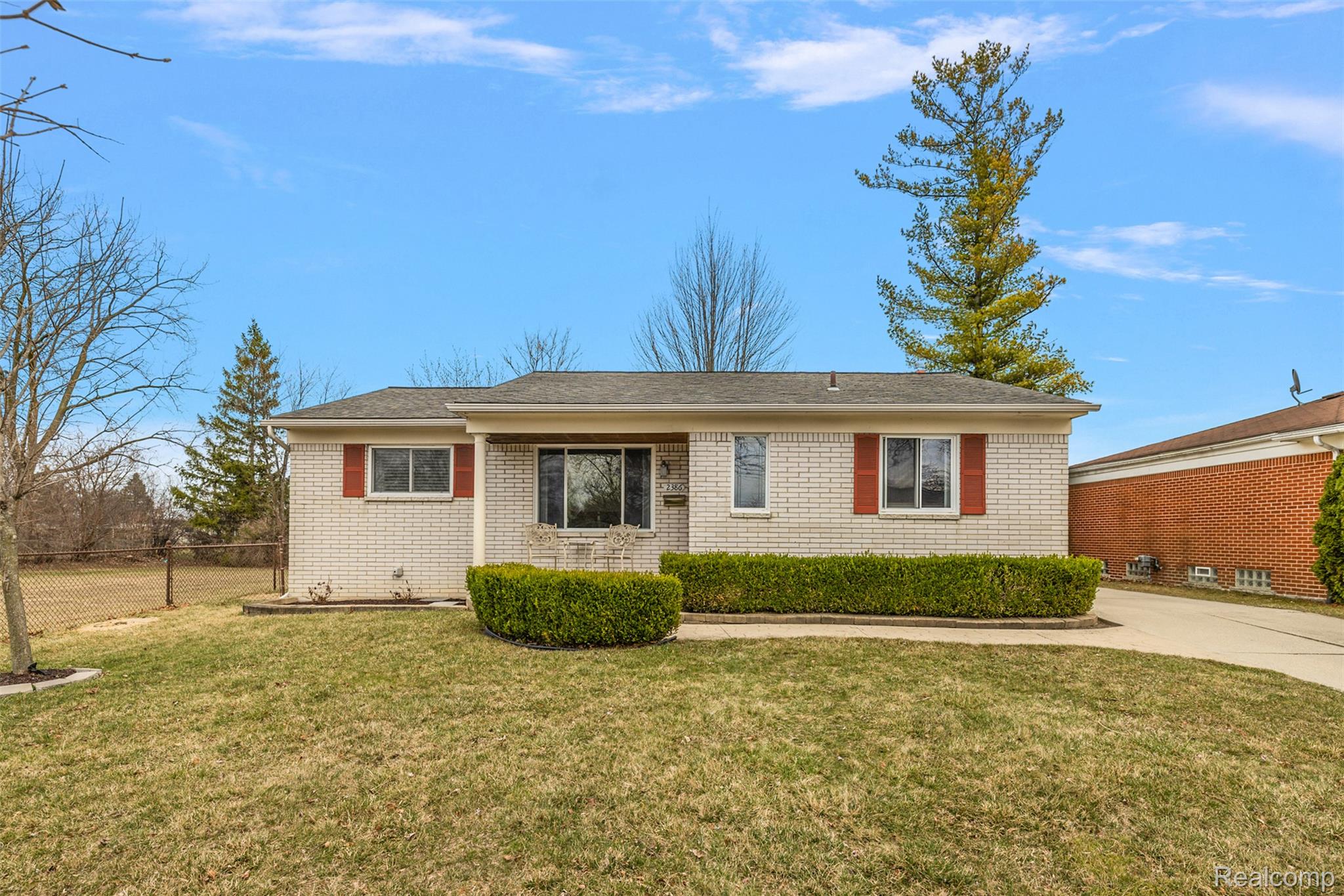 2386 Milverton Road Troy, MI 48083 - Photo 2 of 65 Front Daylight
