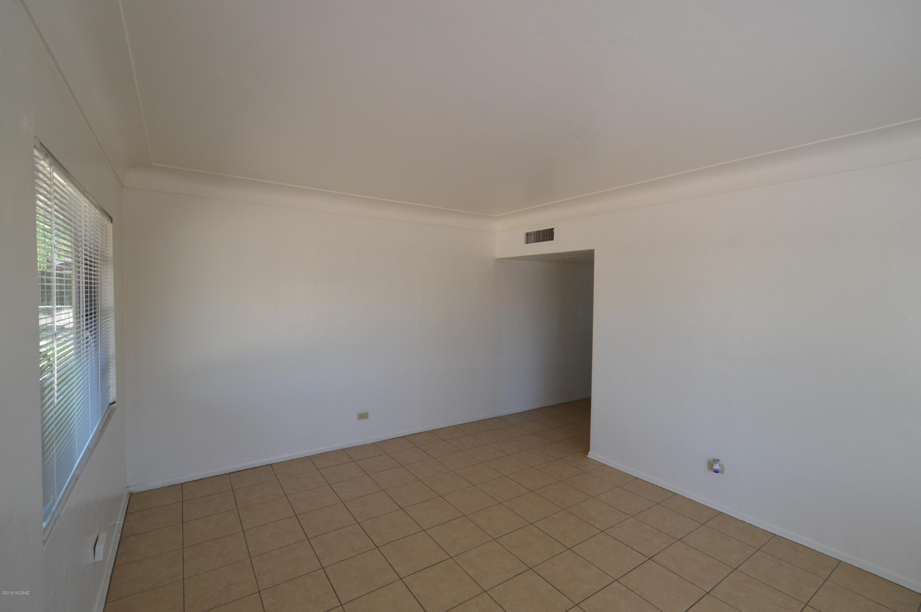1150 North Santa Rosa Avenue Tucson, AZ 85712 - Photo 3 of 8