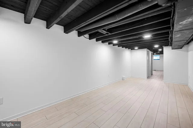 a view of utility room