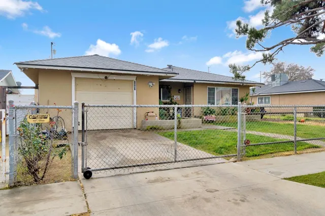 $269,000 | 1007 West Woodward Avenue, Fresno, CA 93706