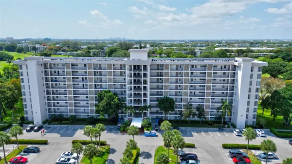 $2,100 | 3050 North Palm Aire Drive, Unit 505, Pompano Beach, FL 33069