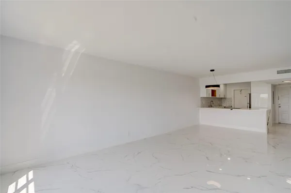 $2,100 | 3050 North Palm Aire Drive, Unit 505, Pompano Beach, FL 33069