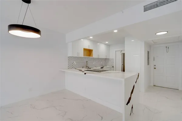 $2,100 | 3050 North Palm Aire Drive, Unit 505, Pompano Beach, FL 33069