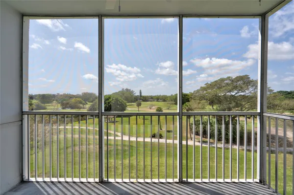 $2,100 | 3050 North Palm Aire Drive, Unit 505, Pompano Beach, FL 33069