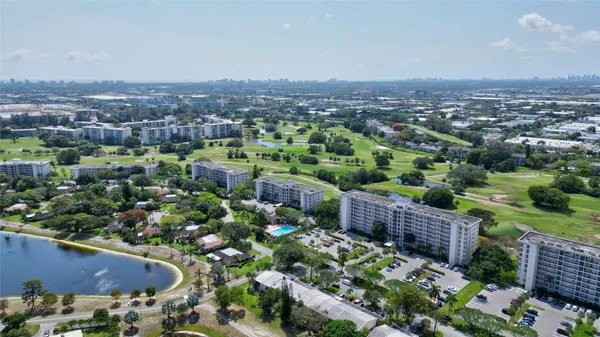 $2,100 | 3050 North Palm Aire Drive, Unit 505, Pompano Beach, FL 33069