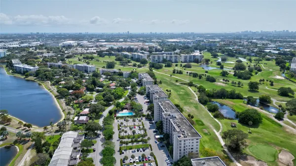 $2,100 | 3050 North Palm Aire Drive, Unit 505, Pompano Beach, FL 33069