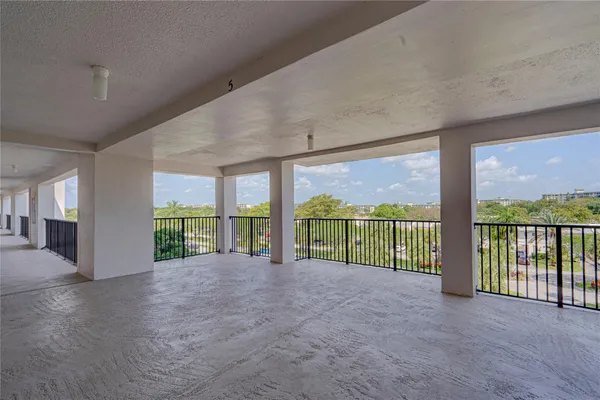 $2,100 | 3050 North Palm Aire Drive, Unit 505, Pompano Beach, FL 33069