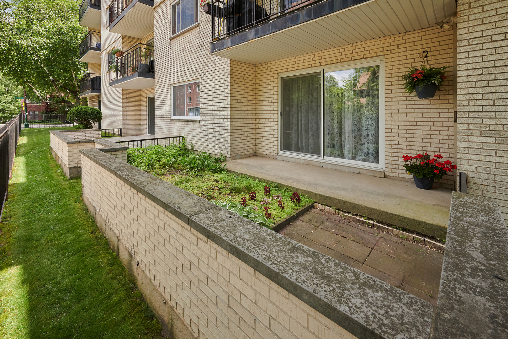 7074 North Ridge Boulevard, Unit 1E Chicago, IL 60645 - Photo 23 of 24