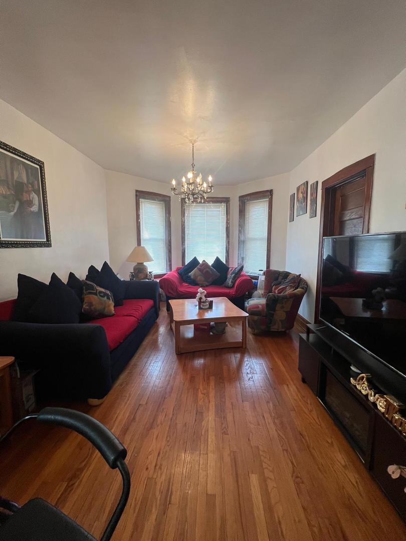 1033 North Ridgeway Avenue Chicago, IL 60651 - Photo 8 of 15 Gallery Image 8