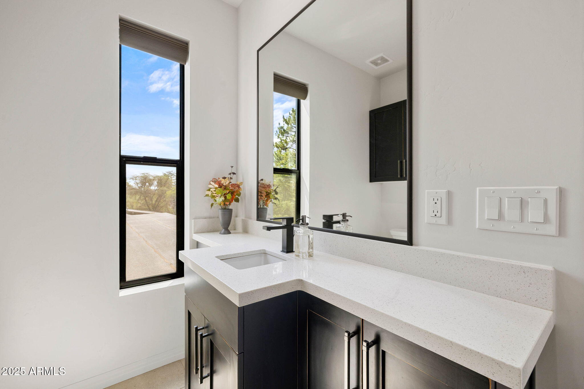 2196 Thumb Butte Road Prescott, AZ 86305 - Photo 24 of 44 Guest Bathroom