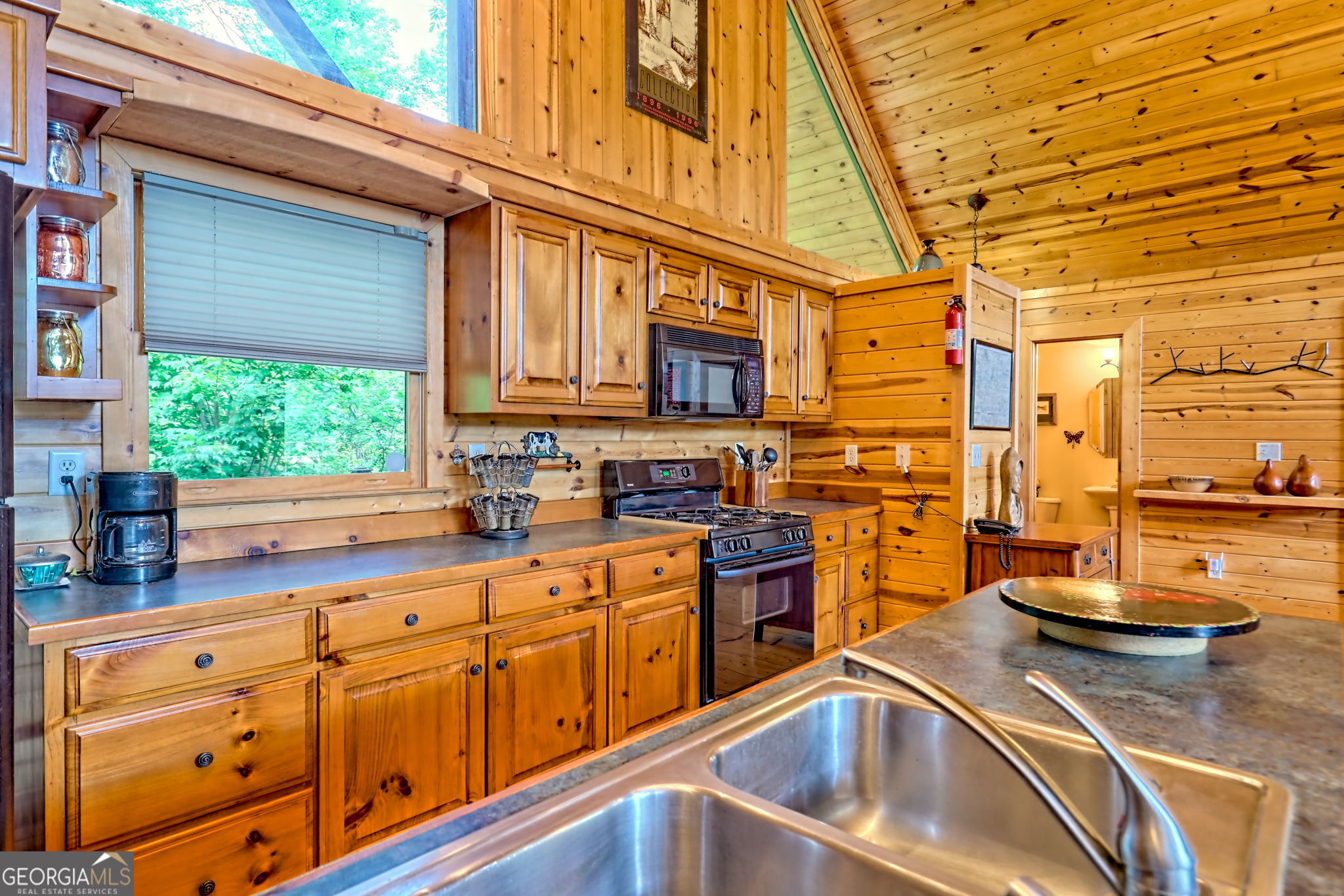 331 Black Bear Den Road Clayton, GA 30525 - Photo 11 of 42