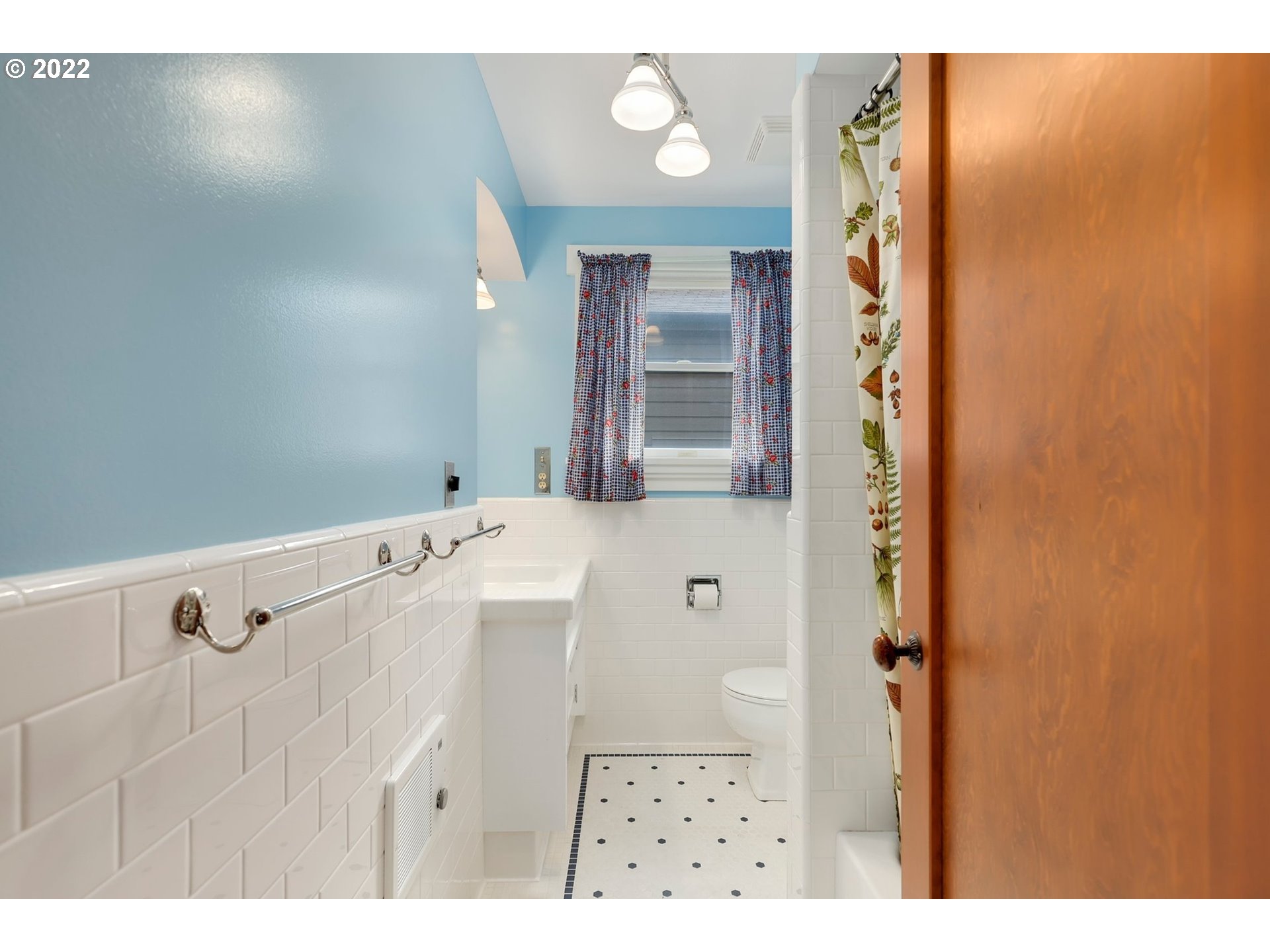 6802 Southwest 33rd Place Portland, OR 97219 - Photo 14 of 29 Gallery Image 14