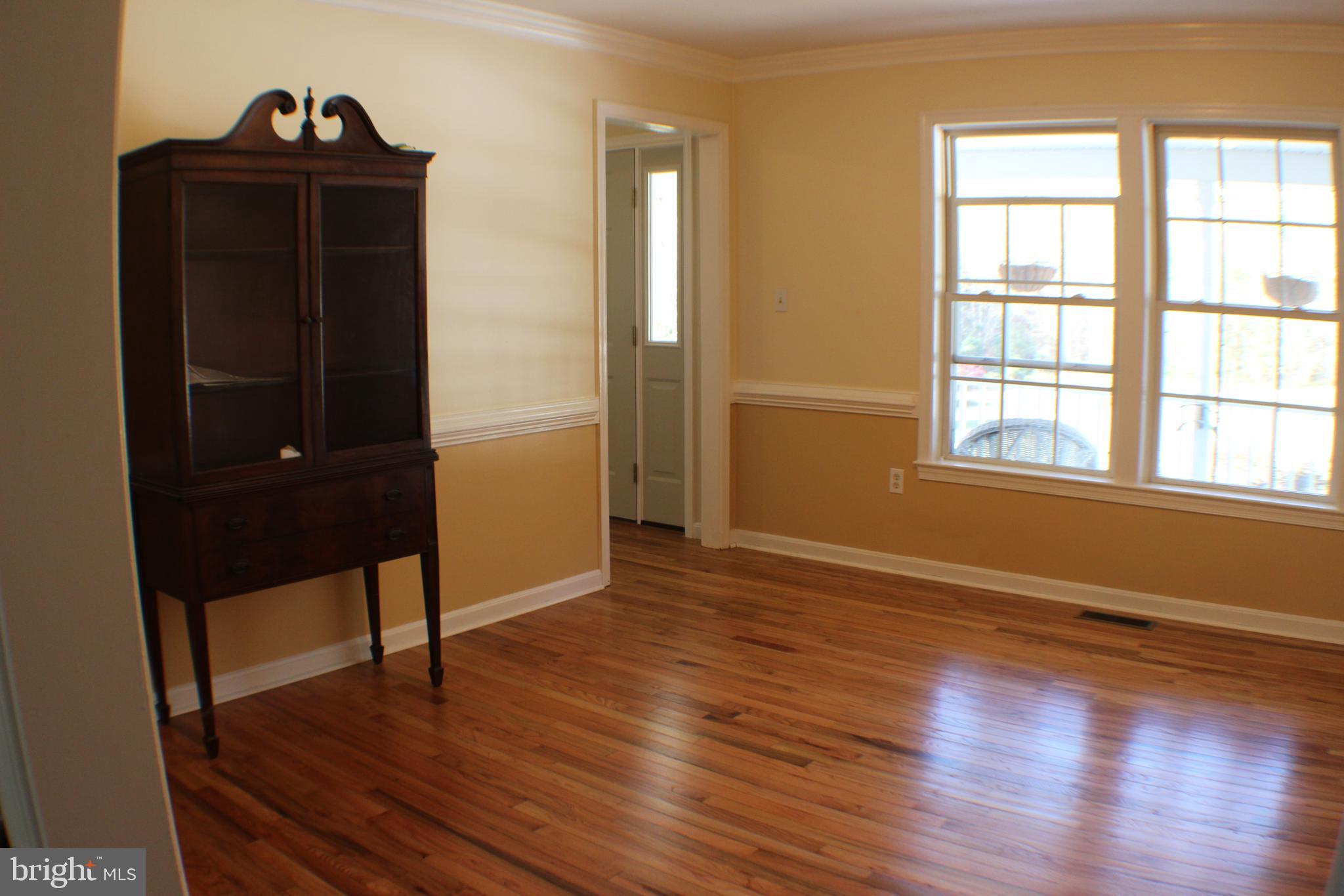 26329 Old Mill Road Unionville, VA 22567 - Photo 6 of 64 Formal Dining