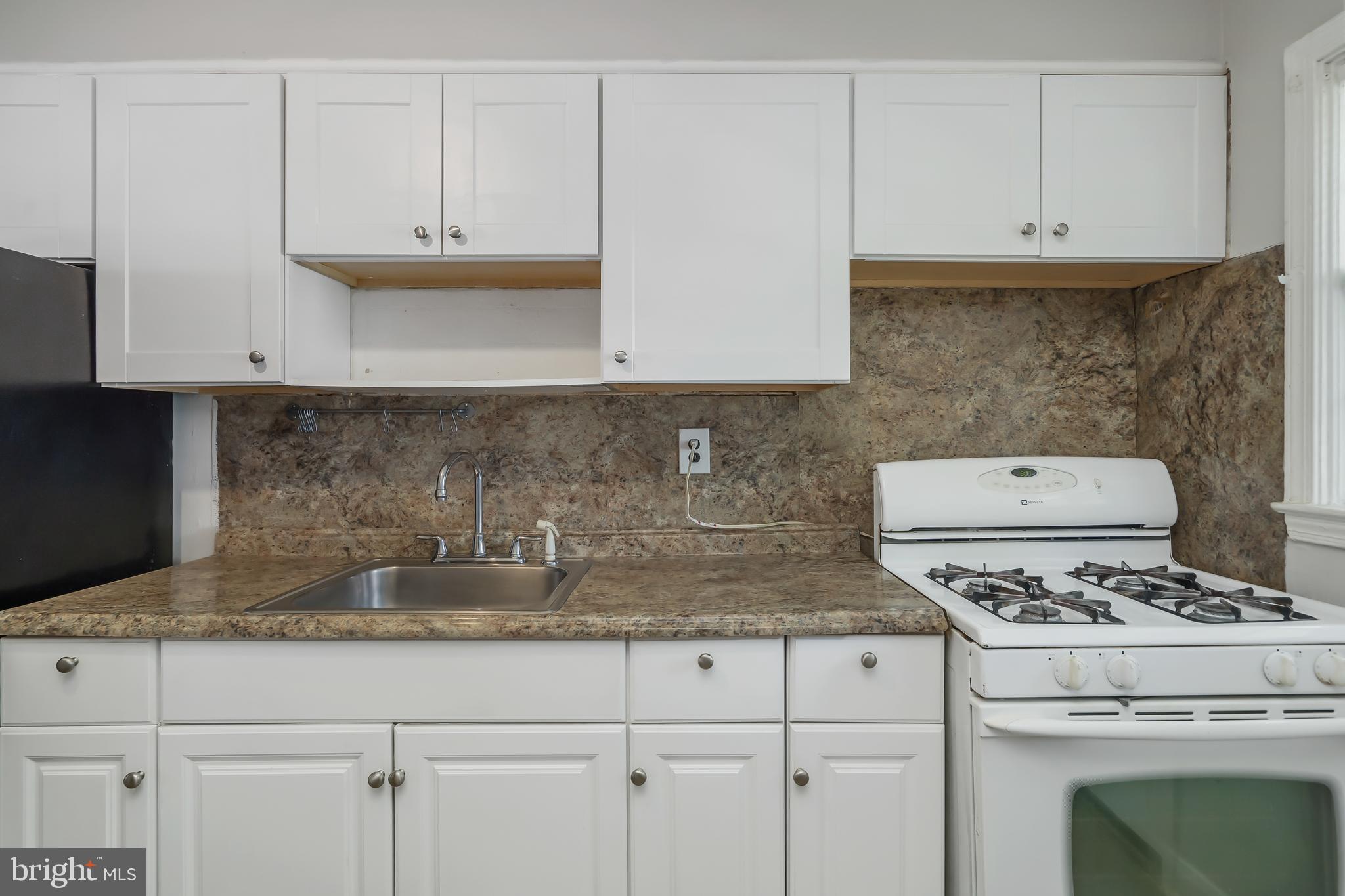 1224 Ramblewood Road Baltimore, MD 21239 - Photo 15 of 37 Cook Your Next Dinner Here!