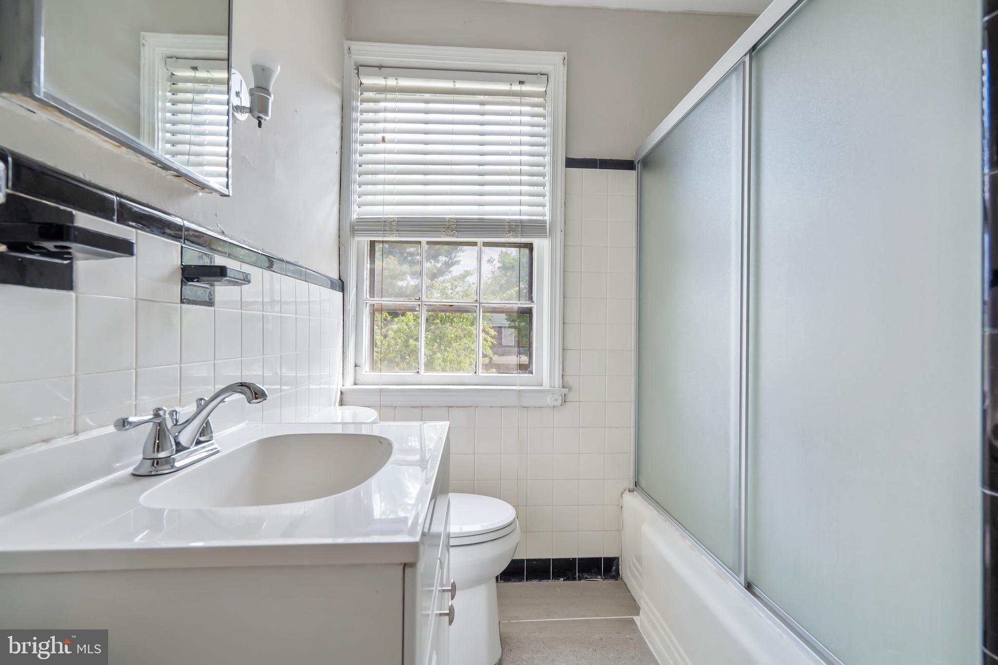 1224 Ramblewood Road Baltimore, MD 21239 - Photo 24 of 37 Full Bathroom with Tub