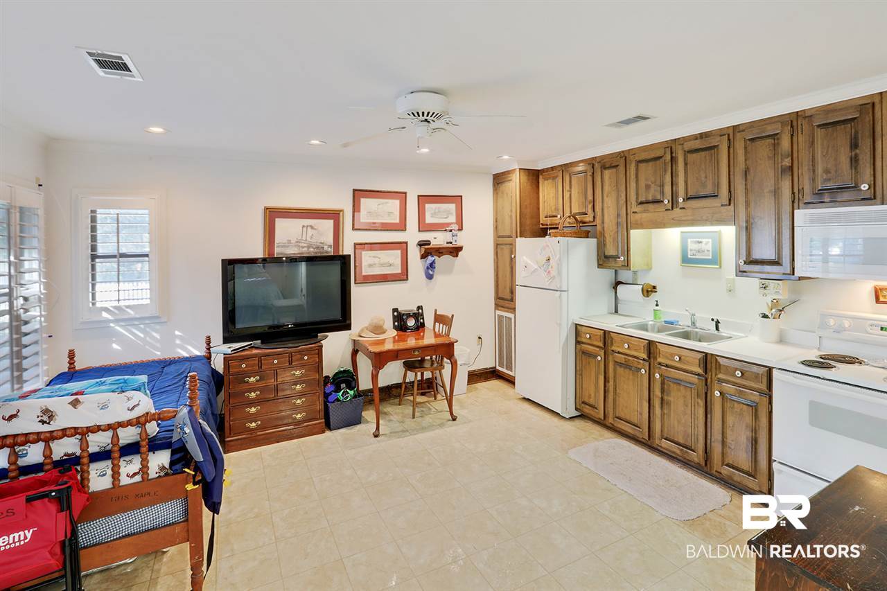 8863 Red Fish Pt Road Lillian, AL 36549 - Photo 20 of 26 Mother In-Law Suite