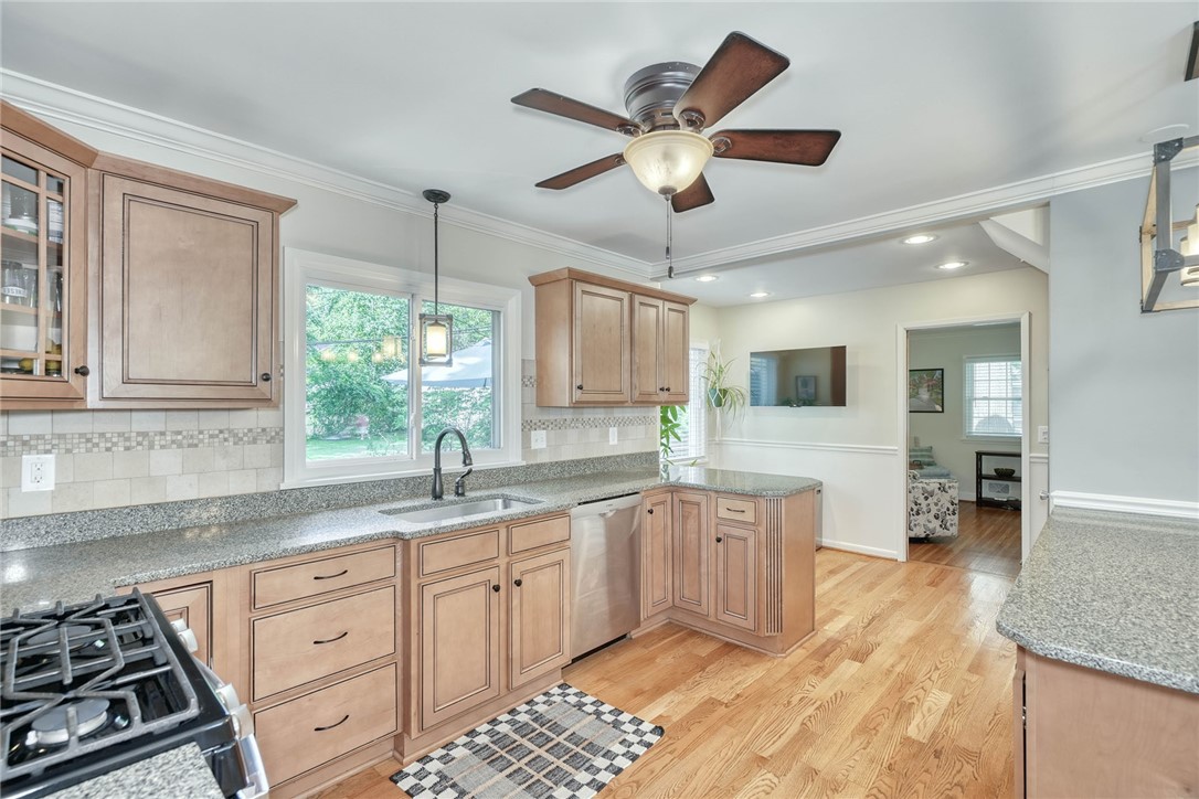 25 Lake Lea Road Irondequoit, NY 14617 - Photo 3 of 39 Gallery Image 3