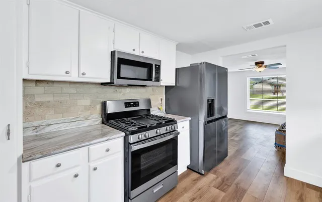 $333,500 | 530 Southeast 2nd Street, Grand Prairie, TX 75051