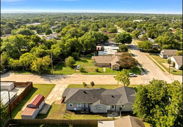 $333,500 | 530 Southeast 2nd Street, Grand Prairie, TX 75051