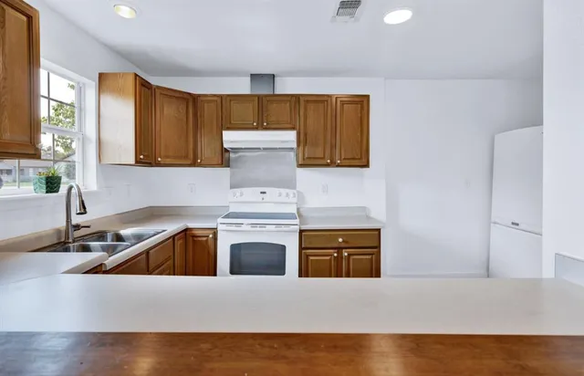 $333,500 | 530 Southeast 2nd Street, Grand Prairie, TX 75051