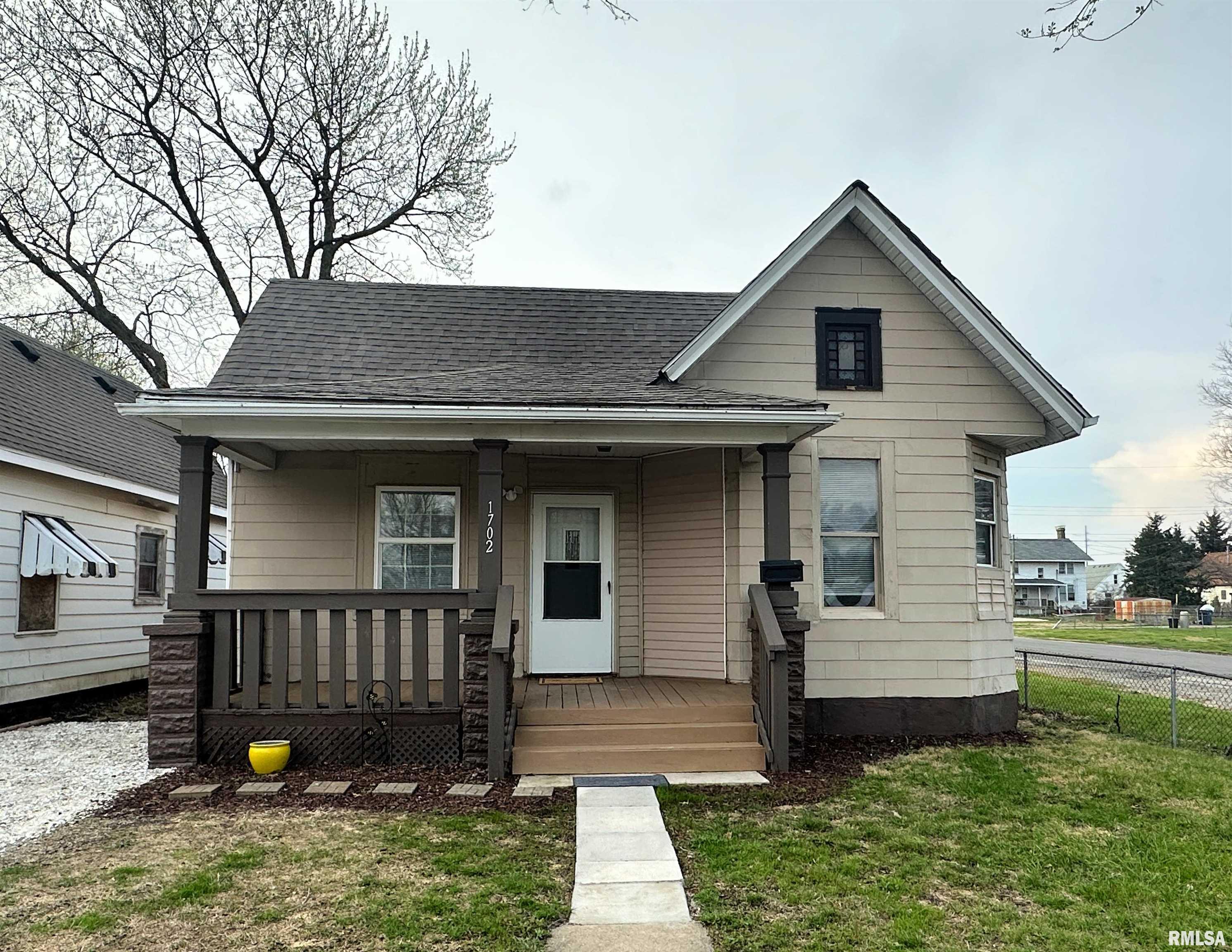 1702 East Carpenter Street Springfield, IL 62702 - Photo 1 of 6 Gallery Image 1