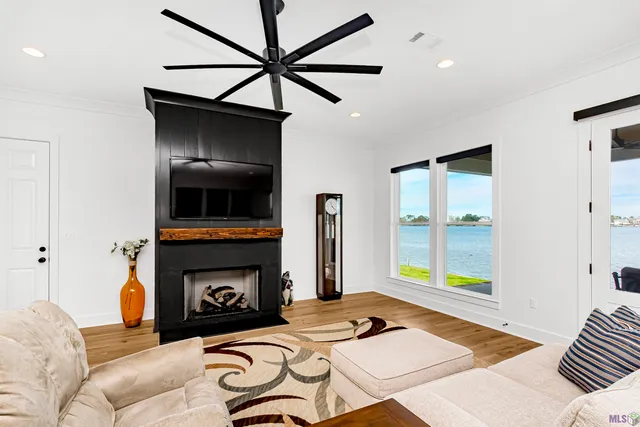 $930,000 | 9937 Island Road, Ventress, LA 70783