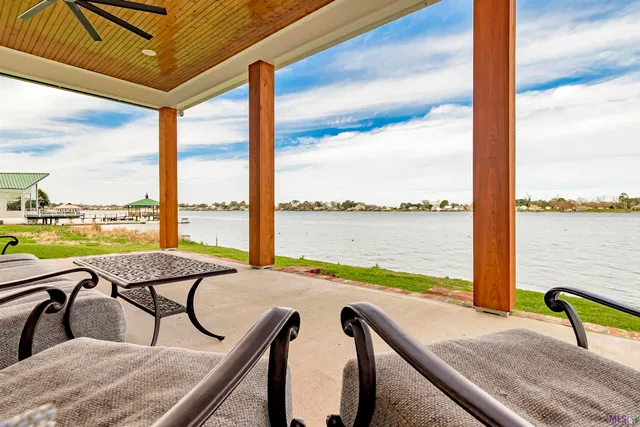 $930,000 | 9937 Island Road, Ventress, LA 70783