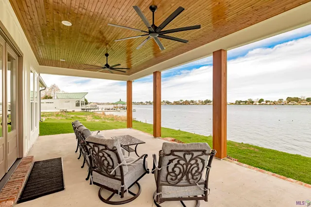 $930,000 | 9937 Island Road, Ventress, LA 70783