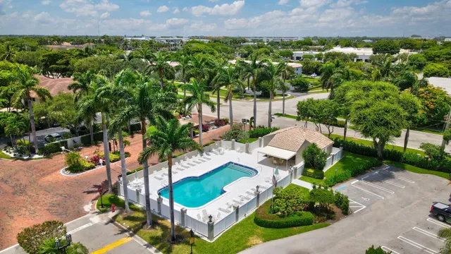 a view of a tennis court