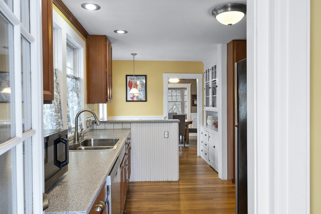 10-12 Upland Road, Unit 2 Belmont, MA 02478 - Photo 18 of 31 Gallery Image 18