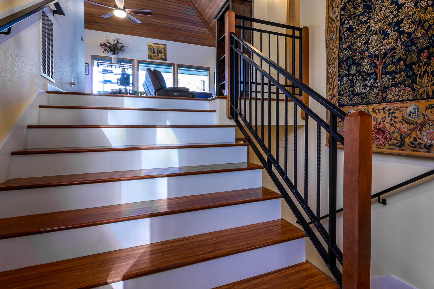 17704 Rogue Lane Sunriver, OR 97707 - Photo 6 of 26 a view of entryway
