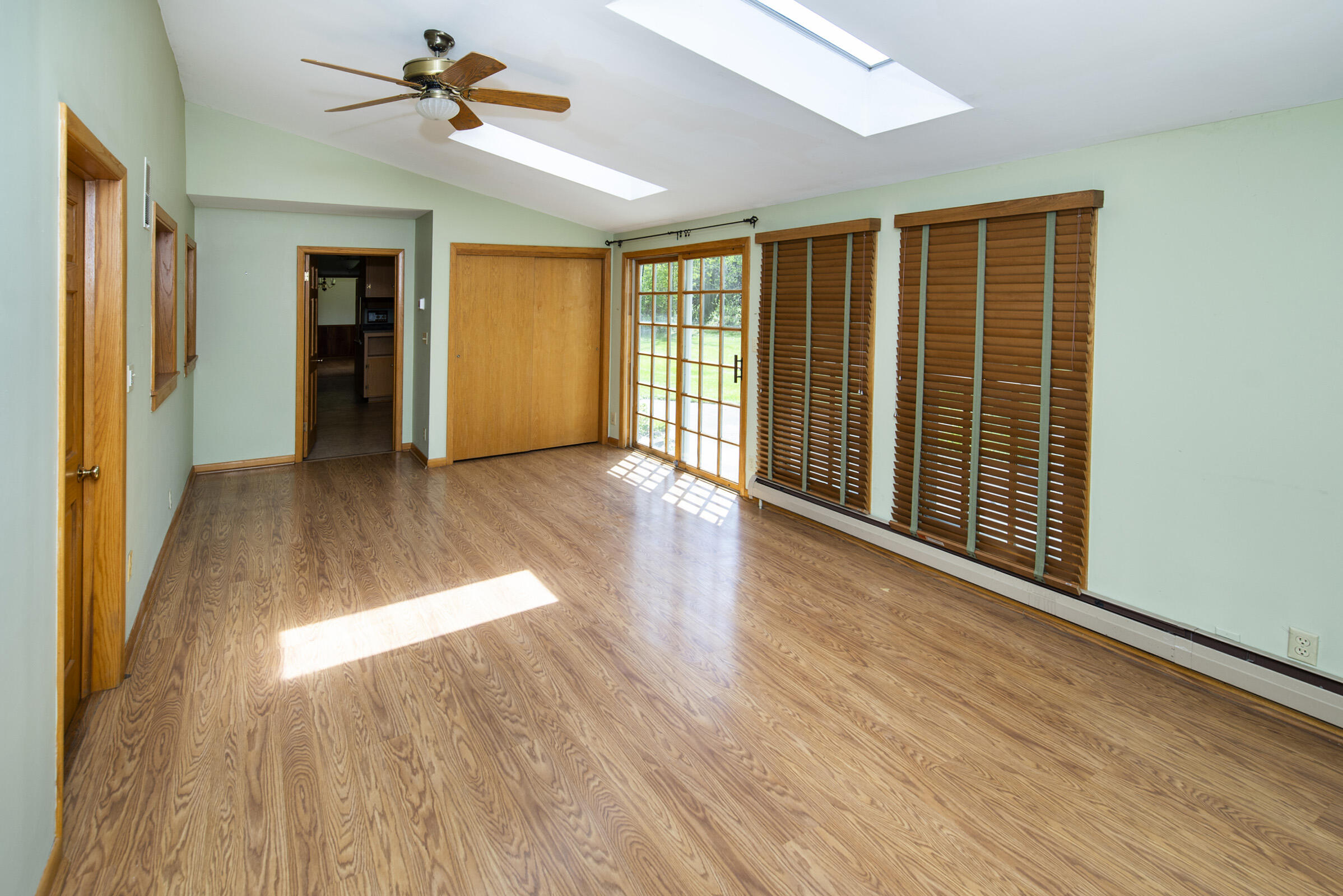 127 East Fox Dale Road Glendale, WI 53217 - Photo 16 of 79 Family Room