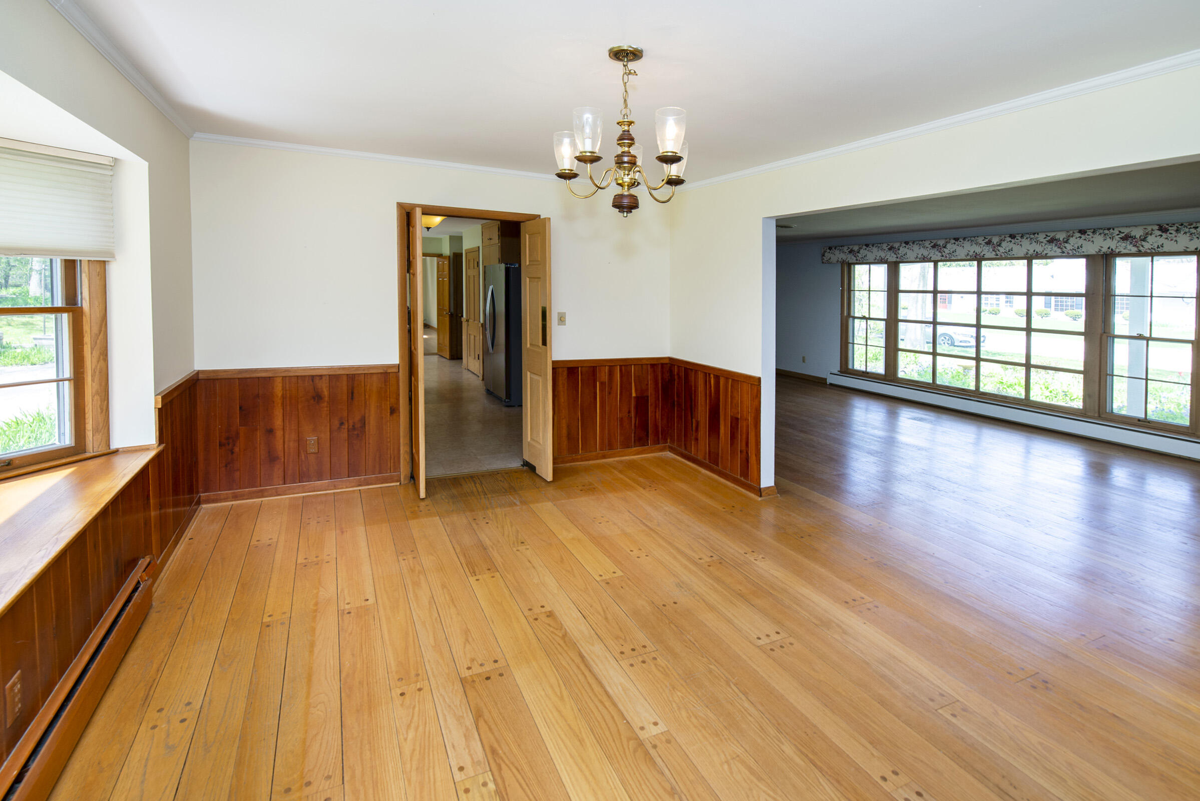 127 East Fox Dale Road Glendale, WI 53217 - Photo 19 of 79 DR Adjoins Living Rm