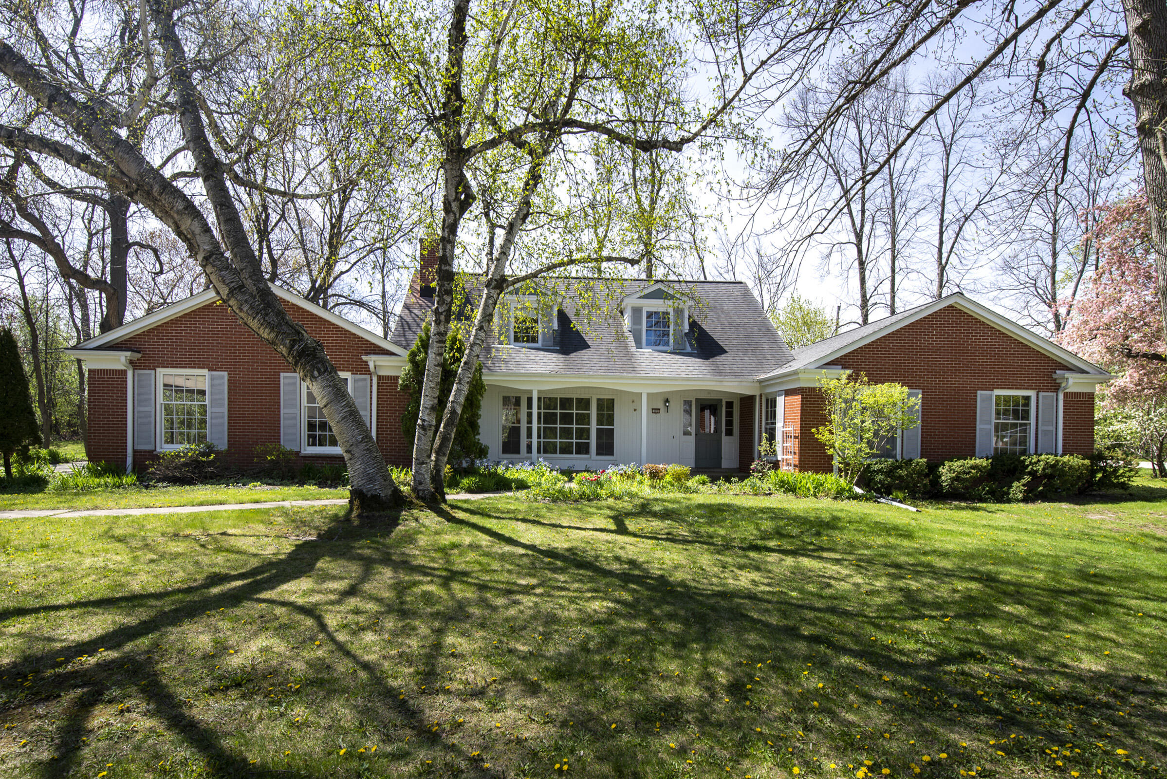127 East Fox Dale Road Glendale, WI 53217 - Photo 2 of 79 Curbside View