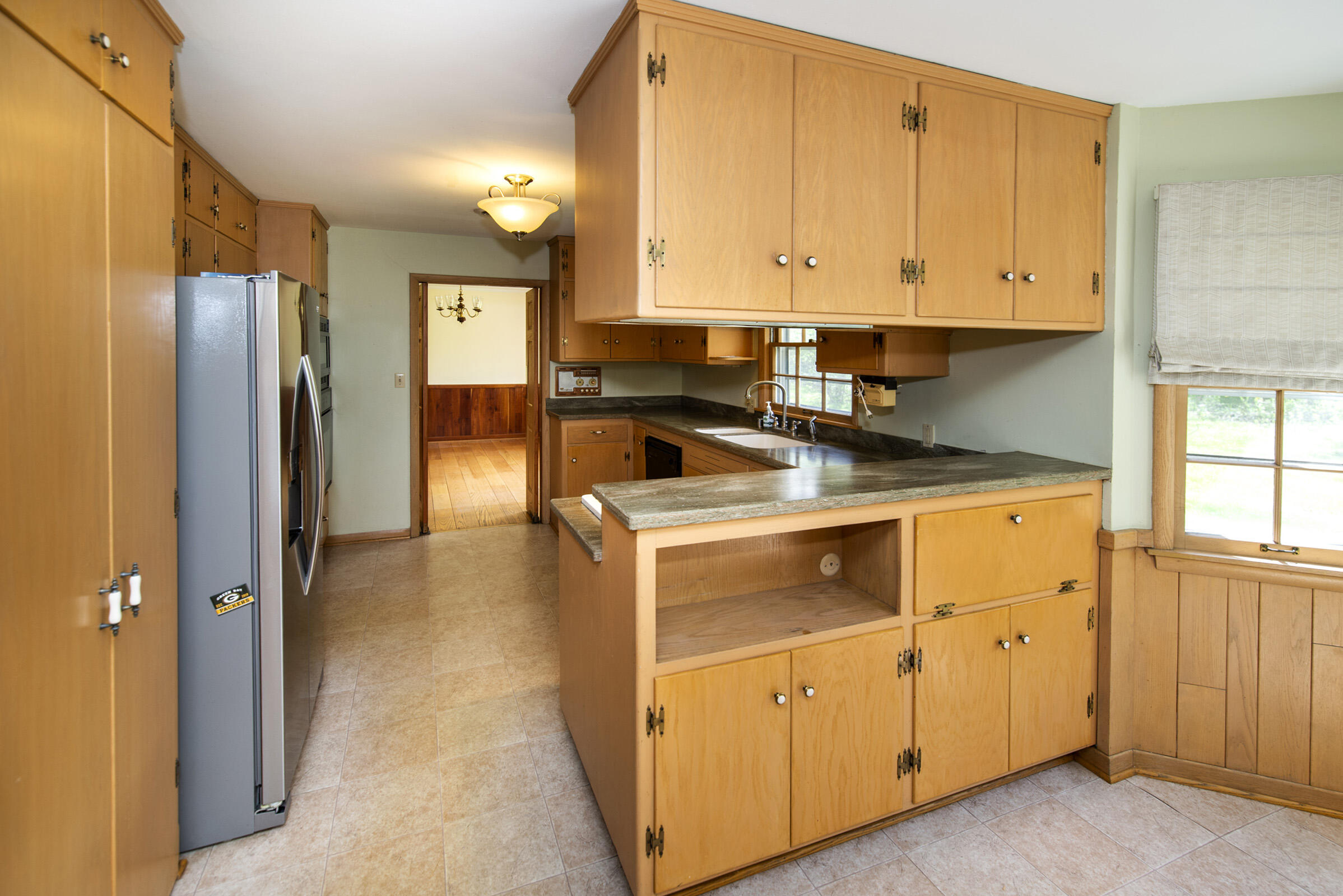127 East Fox Dale Road Glendale, WI 53217 - Photo 22 of 79 Eat-In Kitchen