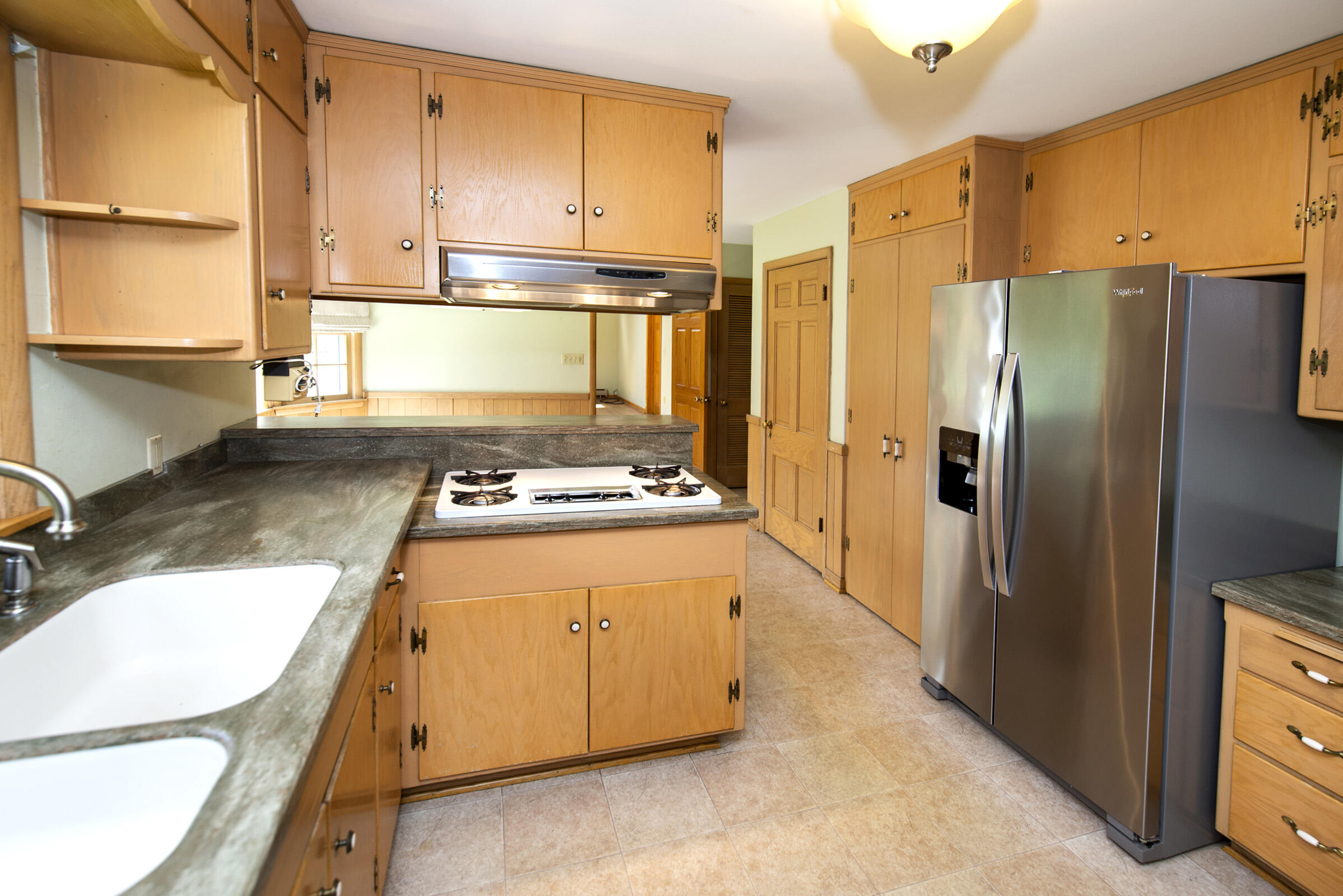 127 East Fox Dale Road Glendale, WI 53217 - Photo 26 of 79 KIT View to Dinette