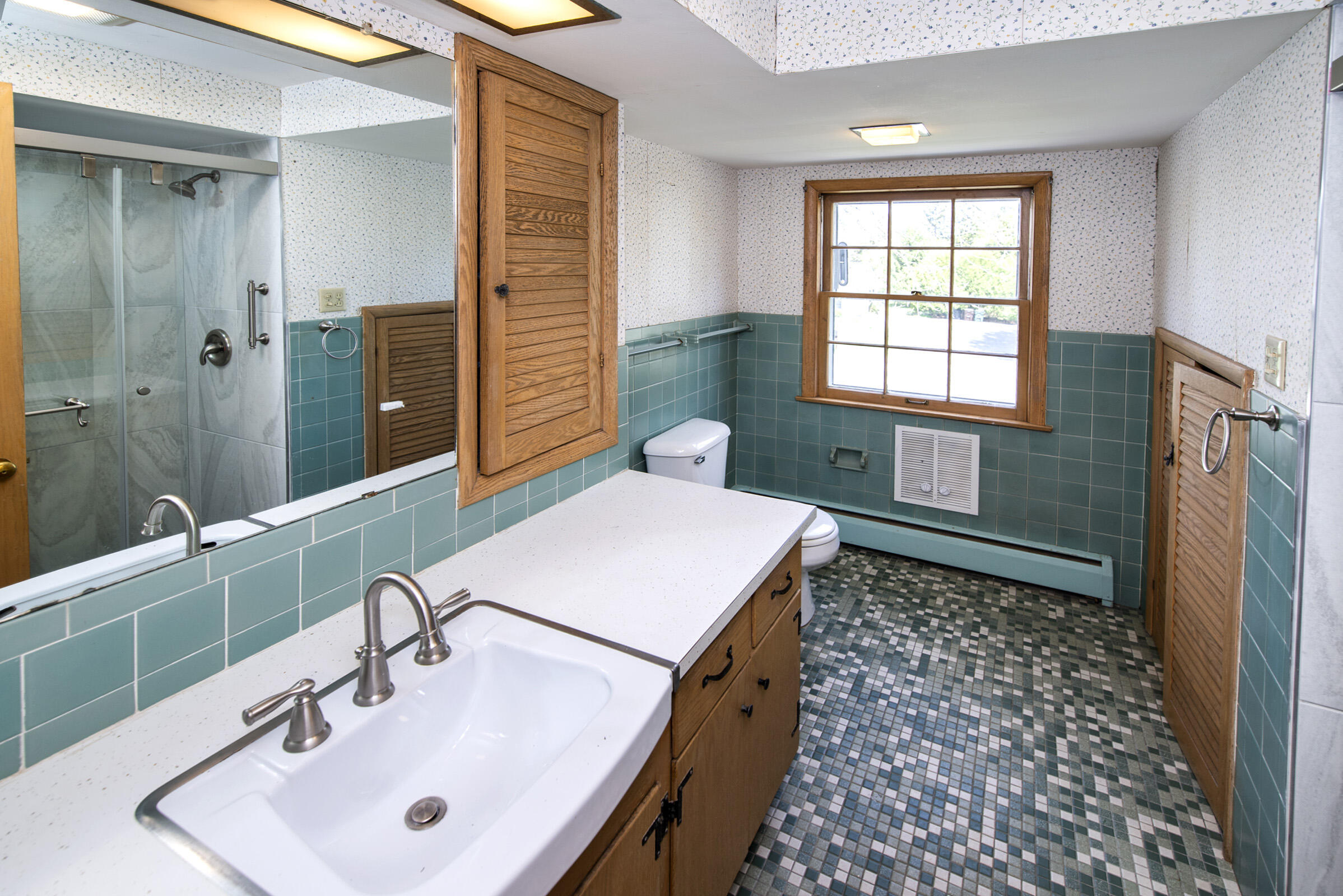 127 East Fox Dale Road Glendale, WI 53217 - Photo 44 of 79 Family Bath