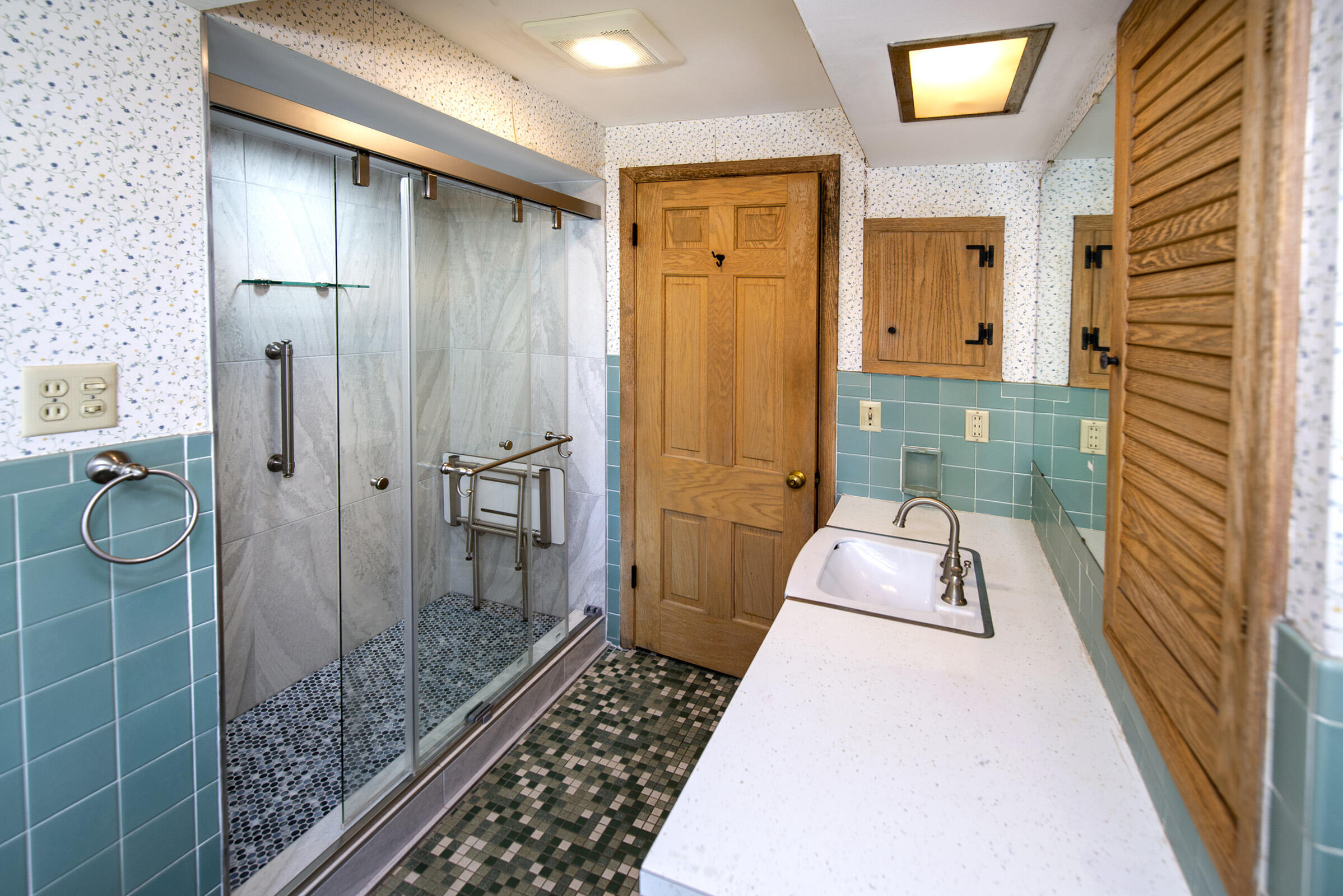 127 East Fox Dale Road Glendale, WI 53217 - Photo 45 of 79 Family Bath